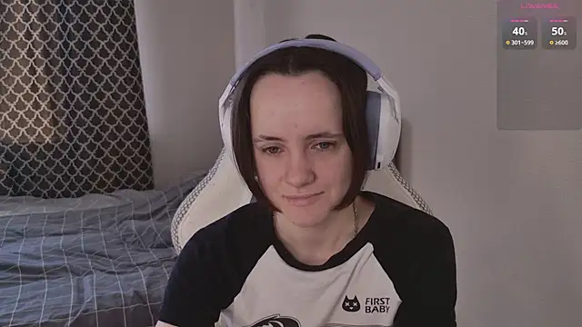 Luna Loveee online show from 04/17/26, 05:10