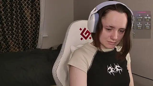 Luna Loveee online show from 10/13/25, 03:30