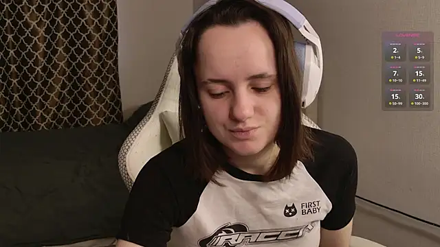 Luna Loveee online show from 11/25/25, 05:19