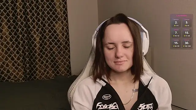 Luna Loveee online show from 11/17/25, 03:21