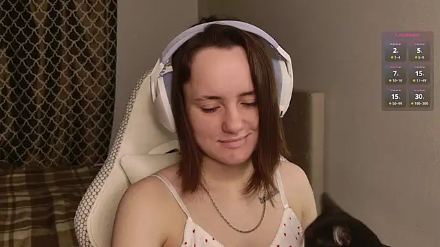 Luna Loveee online show from 11/10/25, 04:17