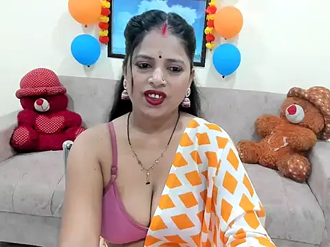 Snapshot of leahgotiii chatting on 09/19/25, 03:32 leahgotiii online show from 09/19/25, 03:32