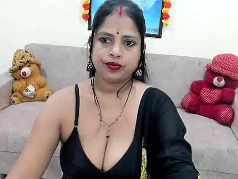 Snapshot of leahgotiii chatting on 10/17/25, 03:32 leahgotiii online show from 10/17/25, 03:32