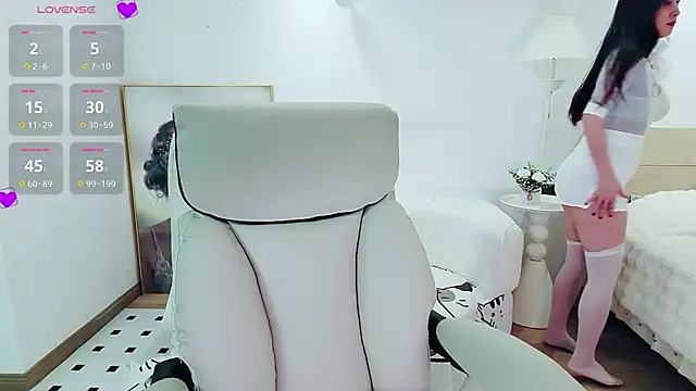 Snapshot of Dazzlebean chatting on 12/15/25, 03:18 Dazzlebean online show from 12/15/25, 03:18