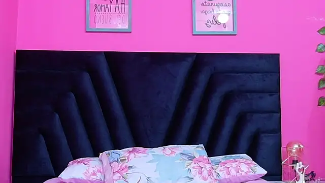 innocenthazel online show from 11/14/25, 01:15