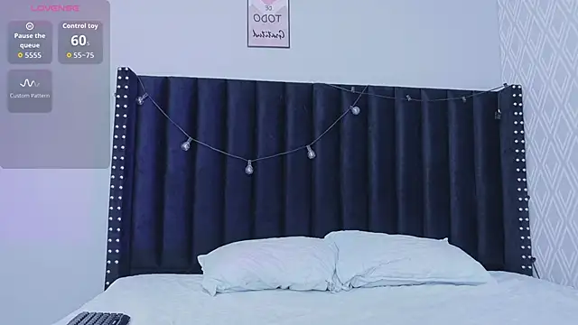 innocenthazel online show from 10/09/25, 12:22