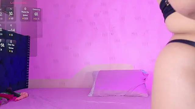 innocenthazel online show from 12/17/25, 03:00