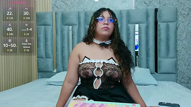 innocenthazel online show from 10/12/25, 12:50