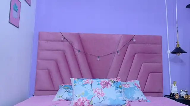 innocenthazel online show from 12/14/25, 12:33