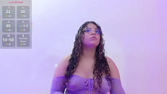 innocenthazel online show from 11/19/25, 01:00