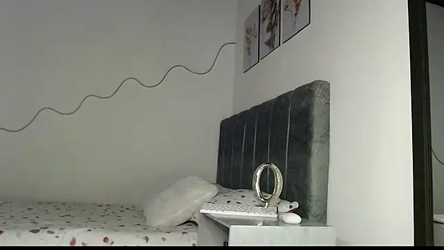 Snapshot of _iris1_ chatting on 09/17/25, 10:56 iris1 online show from 09/17/25, 10:56