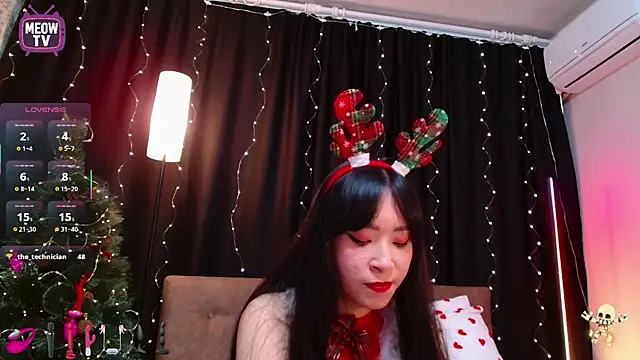 Snapshot of miyakimi0101 chatting on 12/23/25, 12:33 miyakimi0101 online show from 12/23/25, 12:33