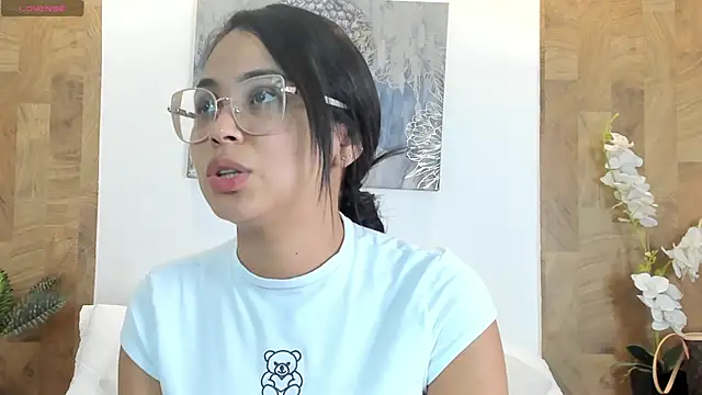 Lucia Brown  online show from 06/03/26, 10:47