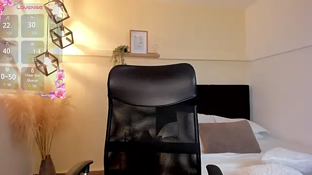 Lucia Brown  online show from 06/30/26, 08:42
