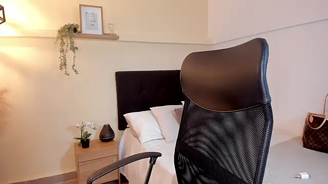 Lucia Brown  online show from 07/12/26, 01:06