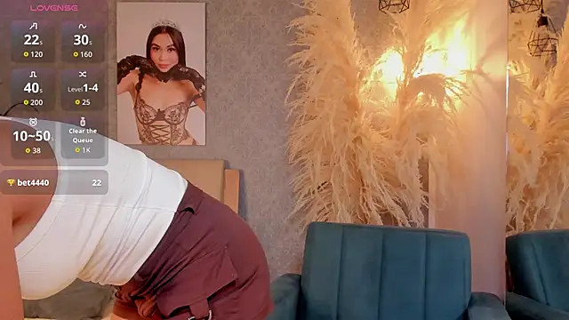 Lucia Brown  online show from 03/06/26, 08:15