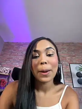 Lucia Brown  online show from 10/06/25, 05:46