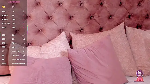 regina noctixx online show from 12/04/25, 11:04