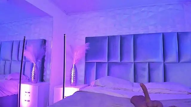 Selene bennet online show from 04/15/26, 03:34