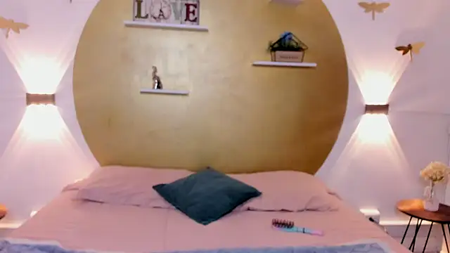 Selene bennet online show from 04/18/26, 03:42