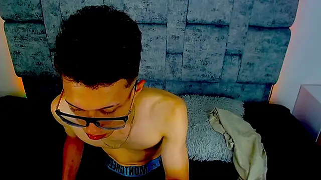skinny bigcock02 online show from 02/21/25, 10:37