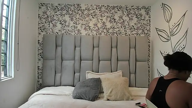 Natasha rose   online show from 10/06/25, 07:14