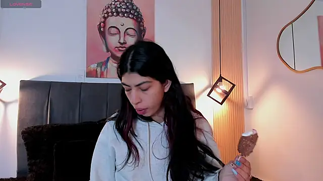 Snapshot of Cassie_bloom chatting on 11/09/25, 08:02 Cassie bloom online show from 11/09/25, 08:02