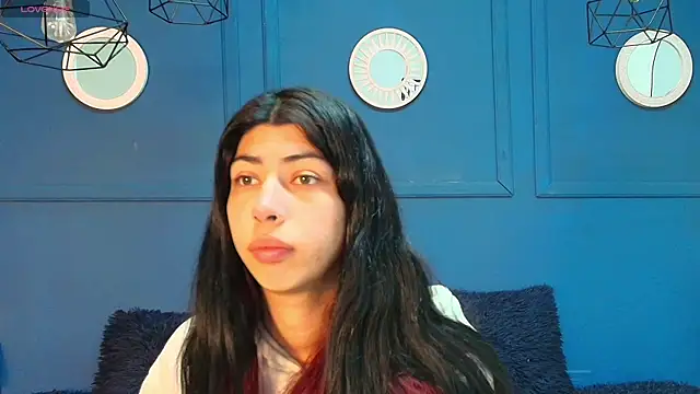 Snapshot of Cassie_bloom chatting on 10/23/25, 09:02 Cassie bloom online show from 10/23/25, 09:02