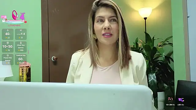 Cassie bloom online show from 03/19/26, 04:07