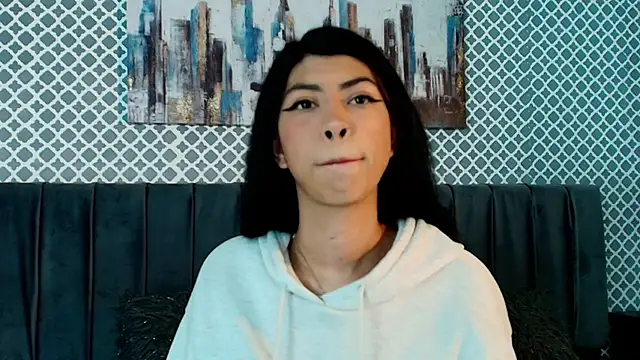 Snapshot of Cassie_bloom chatting on 10/11/25, 04:02 Cassie bloom online show from 10/11/25, 04:02