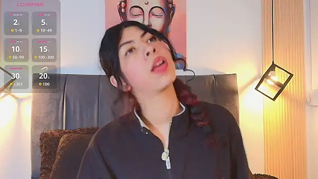 Snapshot of Cassie_bloom chatting on 11/19/25, 08:09 Cassie bloom online show from 11/19/25, 08:09