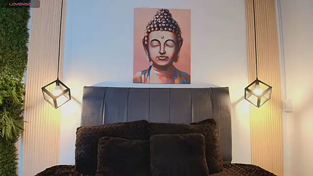 Snapshot of Cassie_bloom chatting on 12/14/25, 08:14 Cassie bloom online show from 12/14/25, 08:14