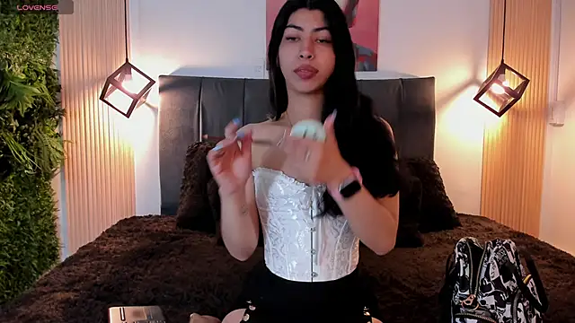 Snapshot of Cassie_bloom chatting on 10/24/25, 07:57 Cassie bloom online show from 10/24/25, 07:57