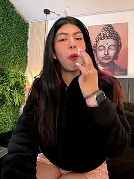 Snapshot of Cassie_bloom chatting on 12/17/25, 07:52 Cassie bloom online show from 12/17/25, 07:52