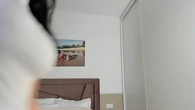 Mia Splash online show from 10/27/25, 10:38