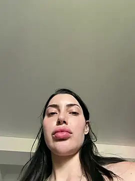 Mia Splash online show from 06/18/26, 10:42
