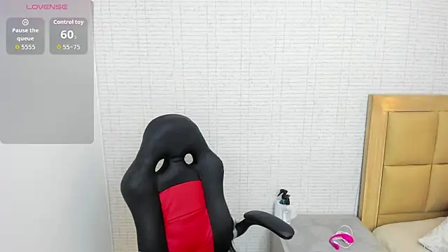 Snapshot of MEGANZARICK chatting on 09/19/25, 12:42 MEGANZARICK online show from 09/19/25, 12:42
