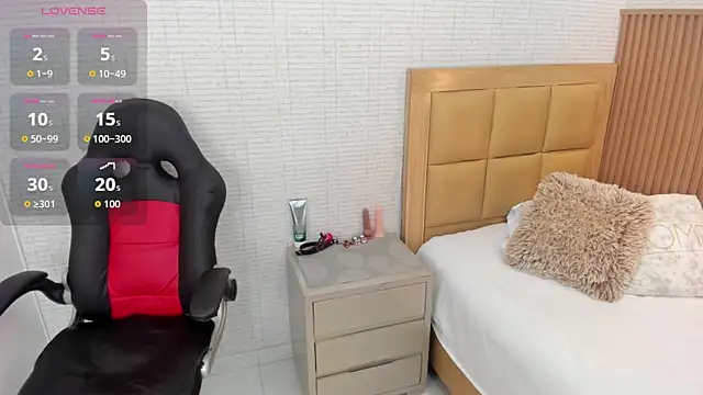 Snapshot of MEGANZARICK chatting on 09/18/25, 12:41 MEGANZARICK online show from 09/18/25, 12:41