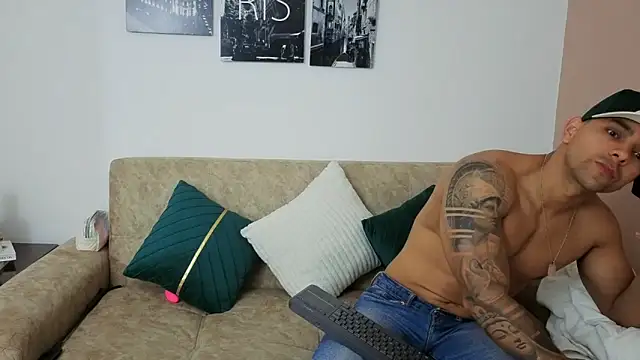 Snapshot of Bastiandelux chatting on 10/07/25, 04:41 Bastiandelux online show from 10/07/25, 04:41