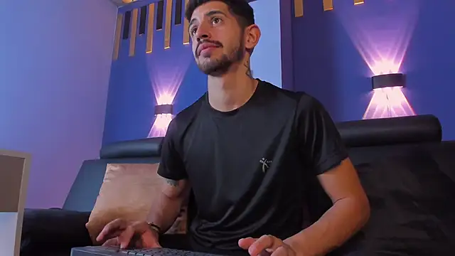 AlejandroStormm online show from 10/14/25, 08:53