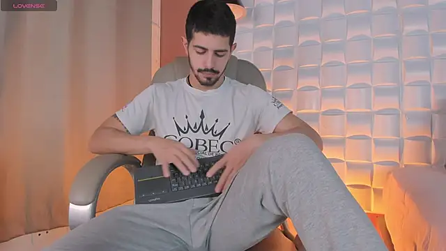 Snapshot of AlejandroStormm chatting on 03/04/26, 10:50 AlejandroStormm online show from 03/04/26, 10:50