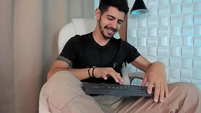 AlejandroStormm online show from 10/17/25, 08:32