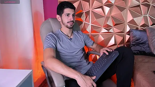 Snapshot of AlejandroStormm chatting on 03/21/26, 04:03 AlejandroStormm online show from 03/21/26, 04:03