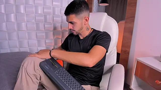 AlejandroStormm online show from 11/23/25, 03:16