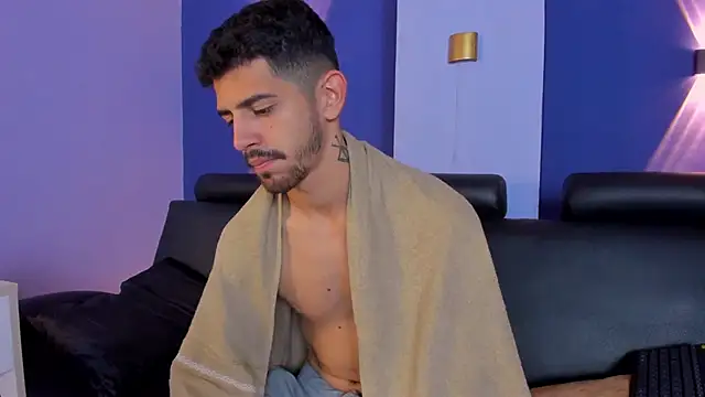 AlejandroStormm online show from 10/07/25, 09:27