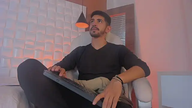 AlejandroStormm online show from 10/10/25, 08:53