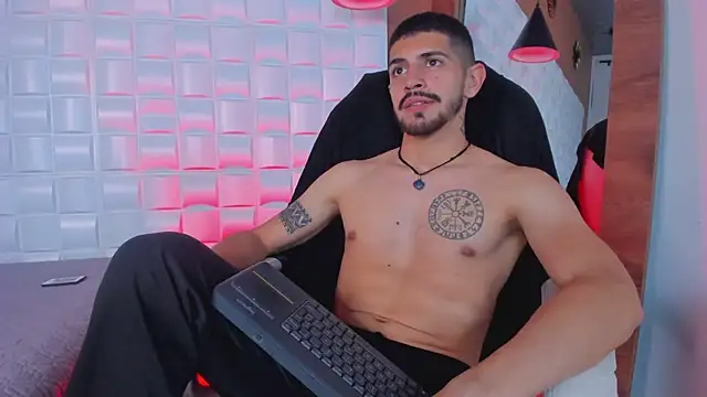 AlejandroStormm online show from 10/28/25, 09:25