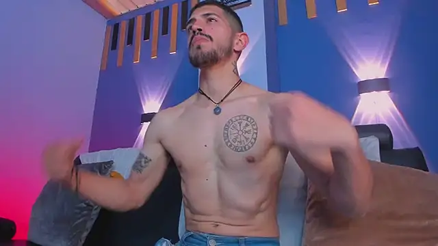 AlejandroStormm online show from 10/31/25, 07:32