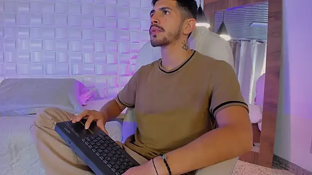 AlejandroStormm online show from 10/09/25, 07:58