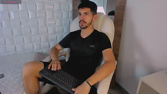 AlejandroStormm online show from 10/13/25, 09:16